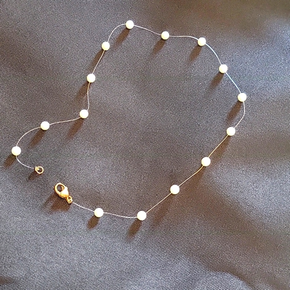 Pearl necklace. Honora